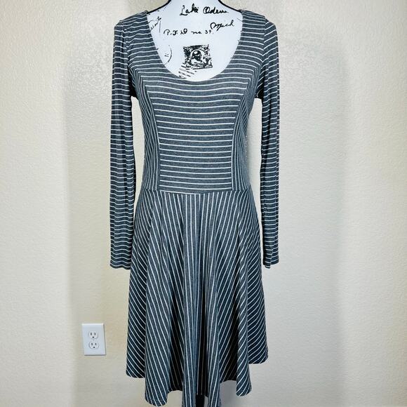 Modcloth Gray White Stripe Weekend Plans Skater Dress Ribbed Stretch Size L - Picture 10 of 15